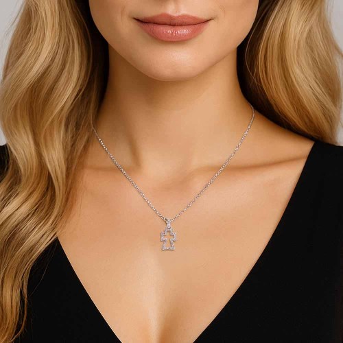 Kereszt medál gyémántokkal, 0,11ct