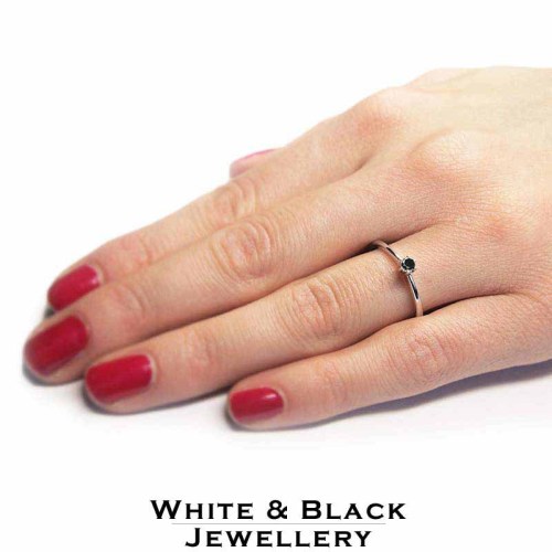 Fekete gyémánt gyűrű - 3-3,5mm - hatkarmos fehérarany